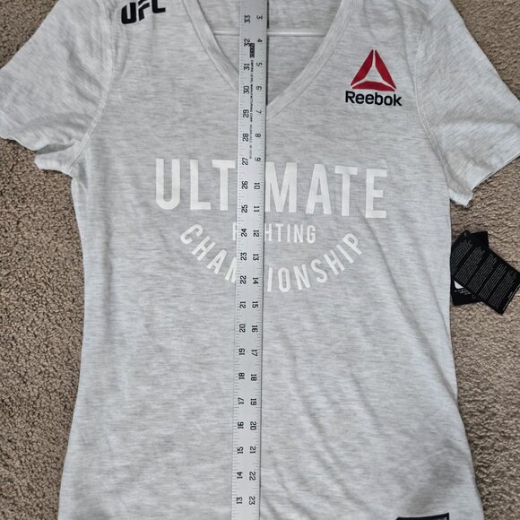 Reebok Women's Gray UFC V-Neck Top Small NWT - Picture 12 of 13